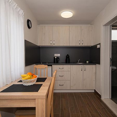 Apartments Vjera Petrovac ภายนอก รูปภาพ
