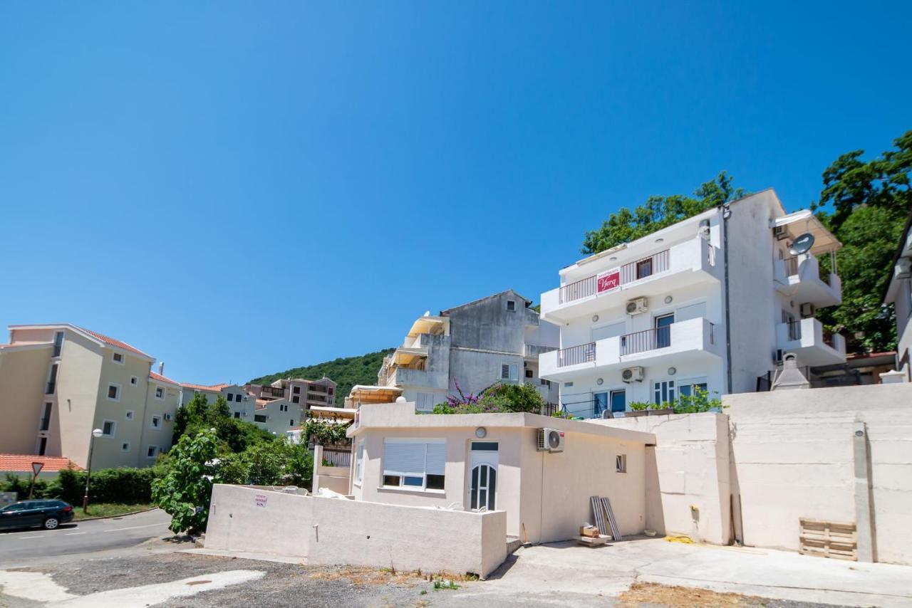 Apartments Vjera Petrovac ภายนอก รูปภาพ