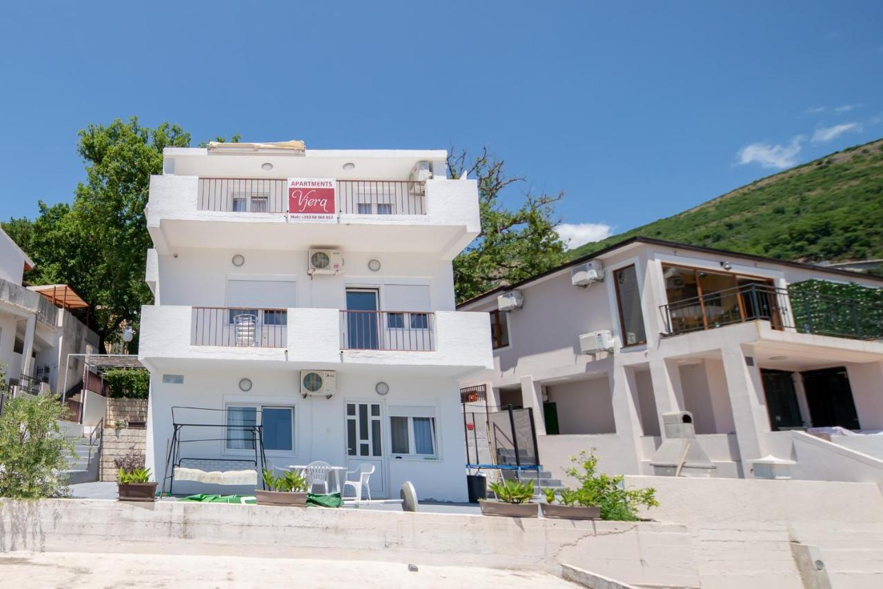 Apartments Vjera Petrovac ภายนอก รูปภาพ