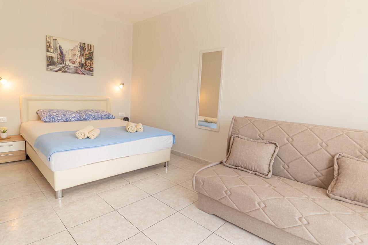 Apartments Vjera Petrovac ภายนอก รูปภาพ