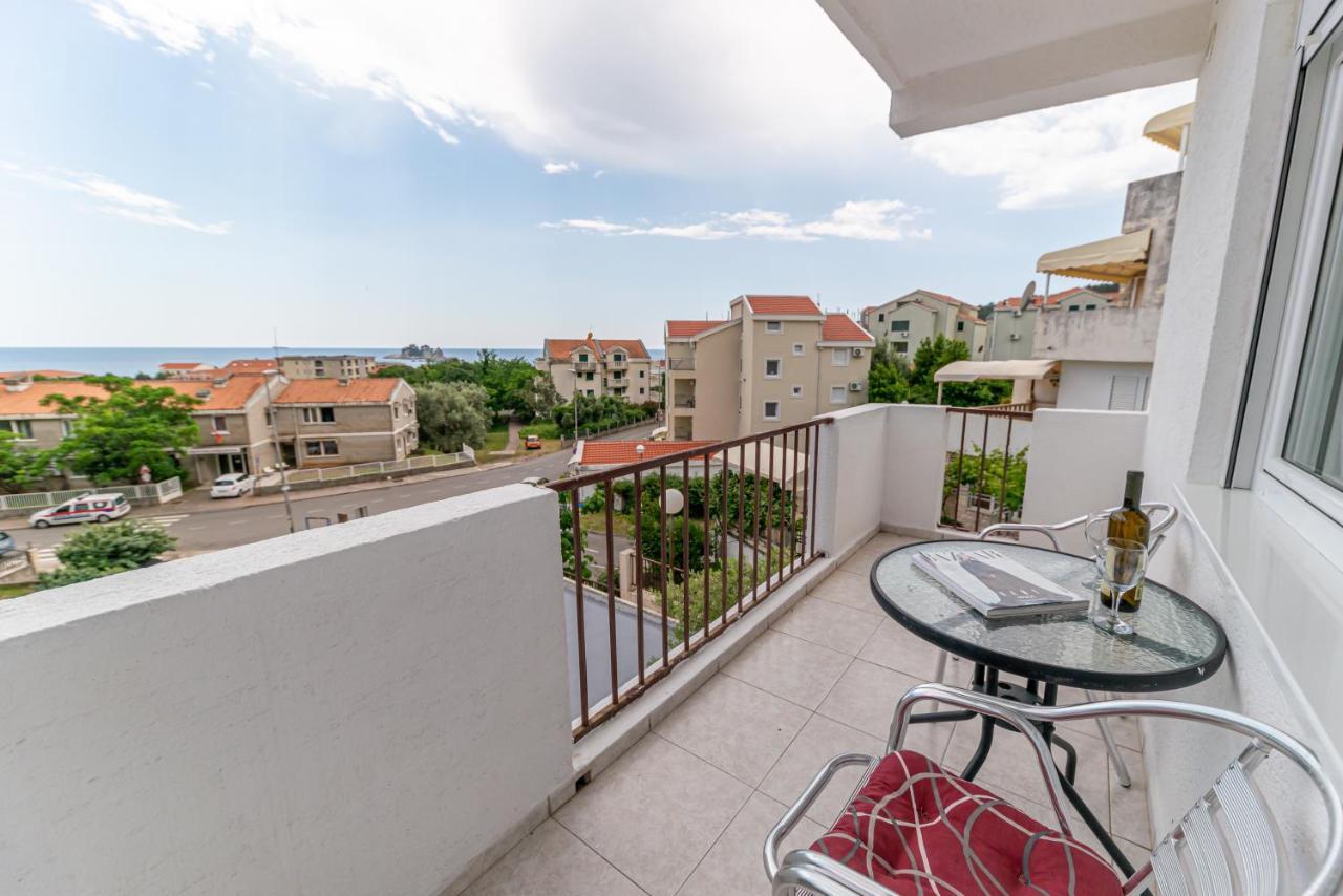 Apartments Vjera Petrovac ภายนอก รูปภาพ