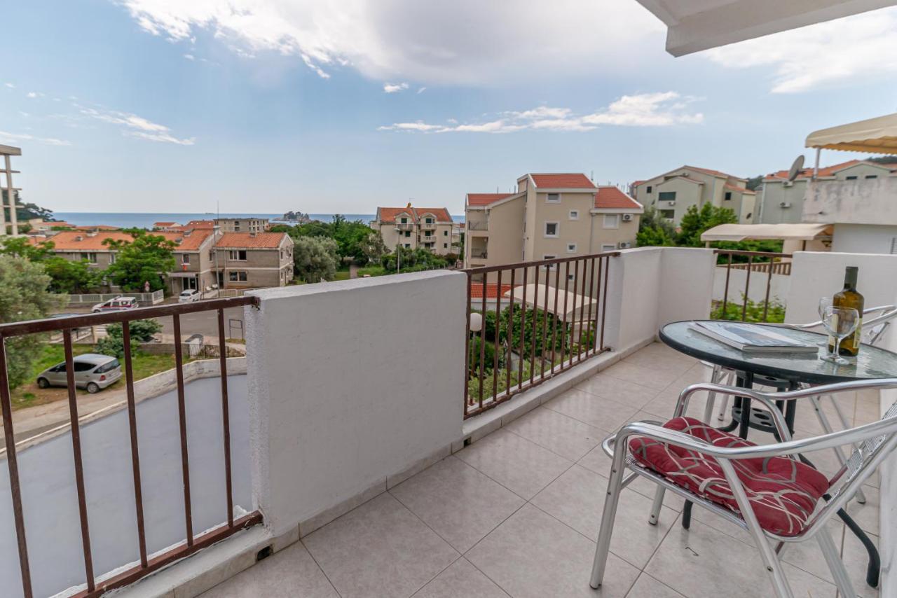 Apartments Vjera Petrovac ภายนอก รูปภาพ