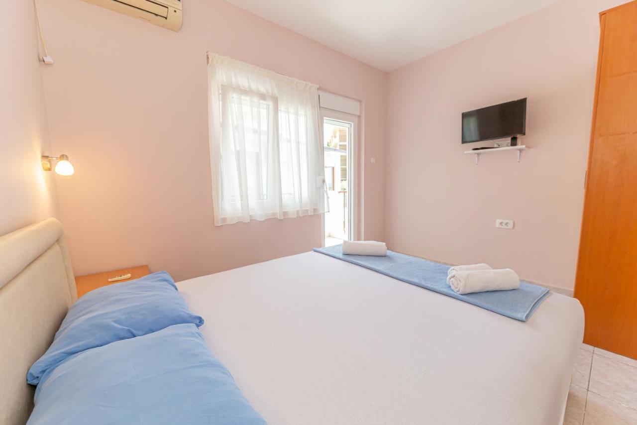 Apartments Vjera Petrovac ภายนอก รูปภาพ