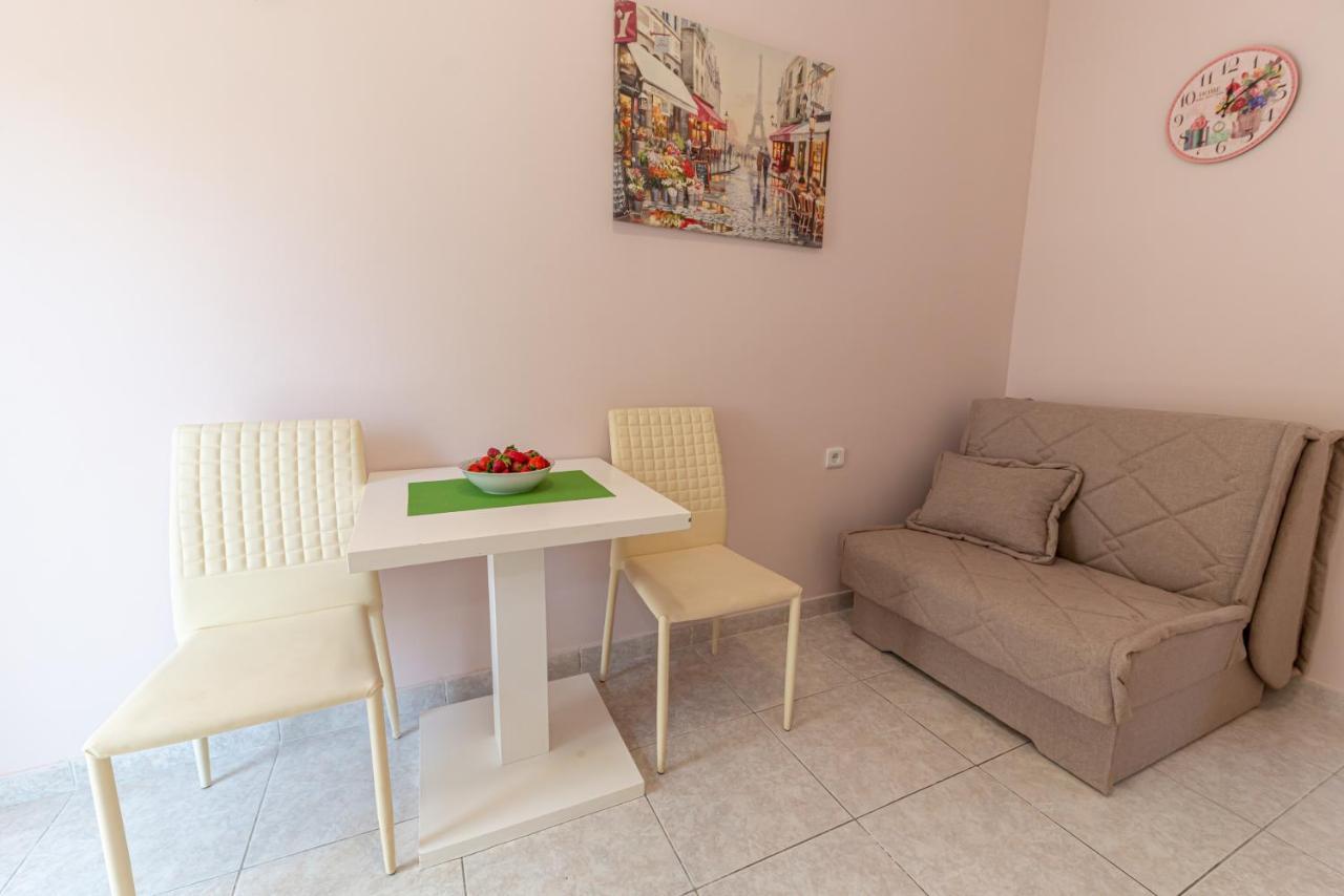 Apartments Vjera Petrovac ภายนอก รูปภาพ