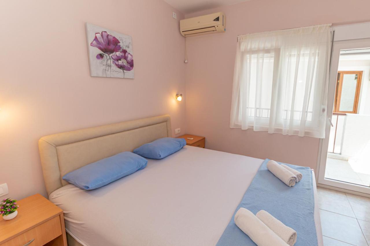 Apartments Vjera Petrovac ภายนอก รูปภาพ