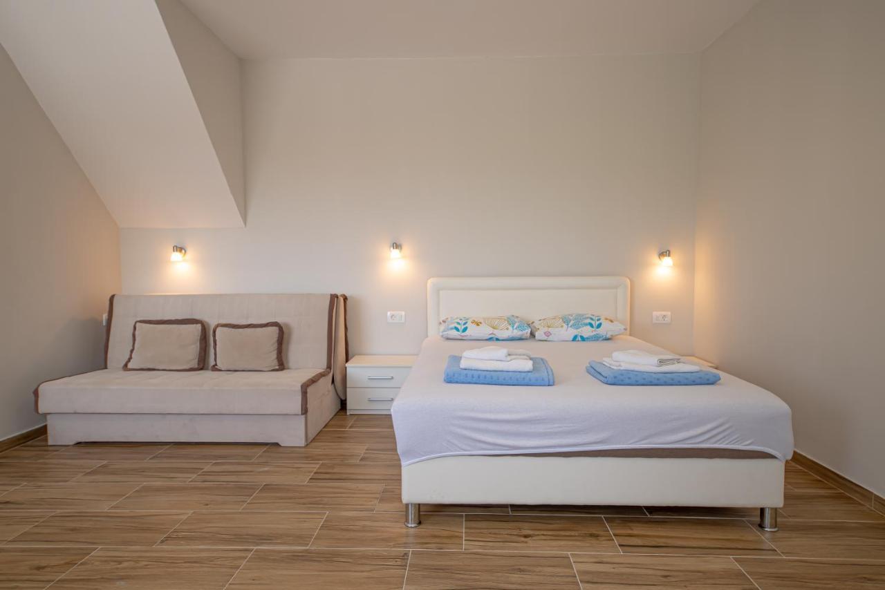 Apartments Vjera Petrovac ภายนอก รูปภาพ