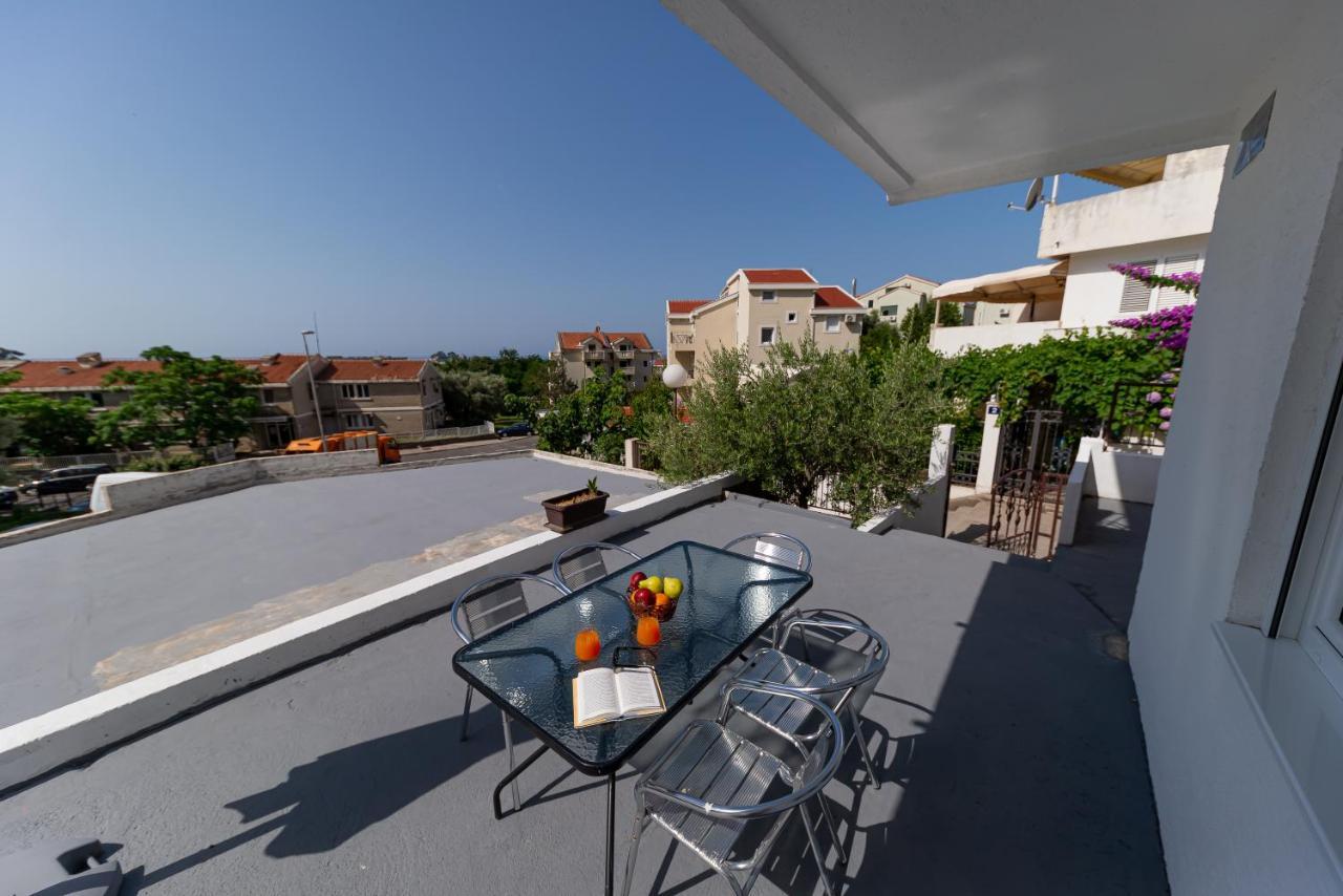 Apartments Vjera Petrovac ภายนอก รูปภาพ