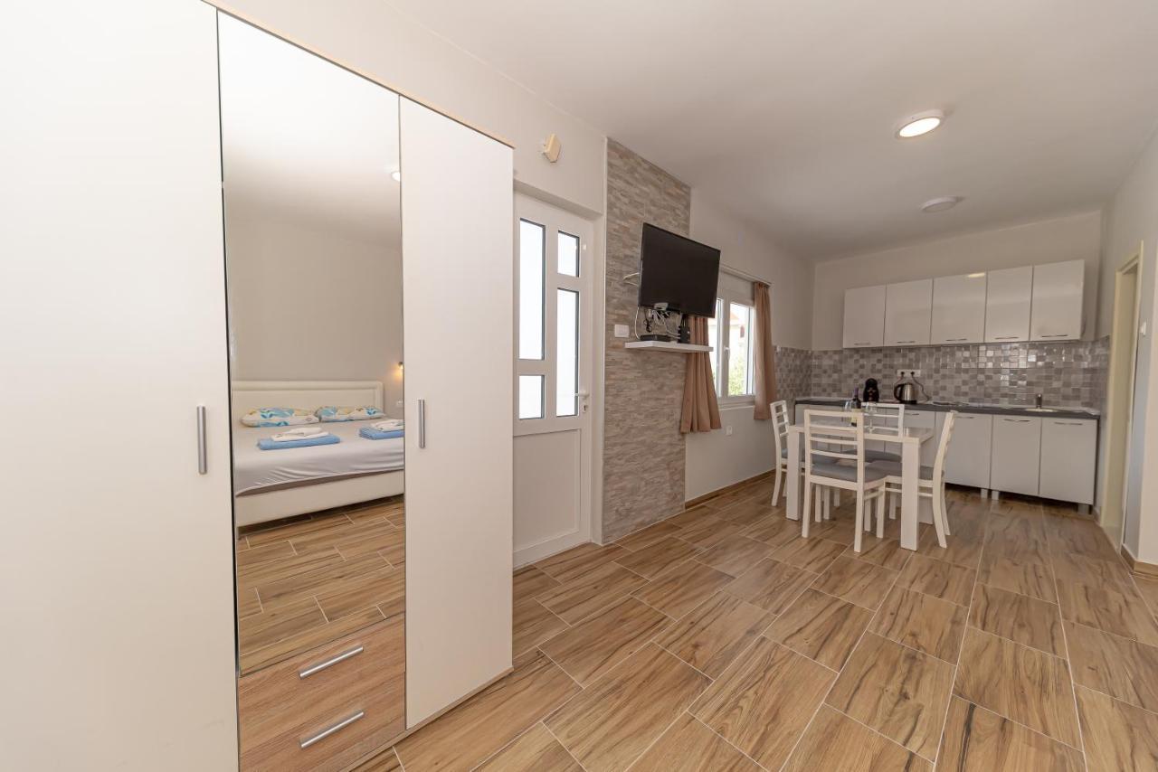 Apartments Vjera Petrovac ภายนอก รูปภาพ