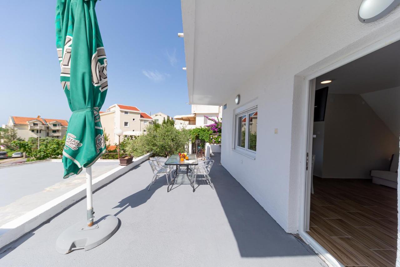 Apartments Vjera Petrovac ภายนอก รูปภาพ