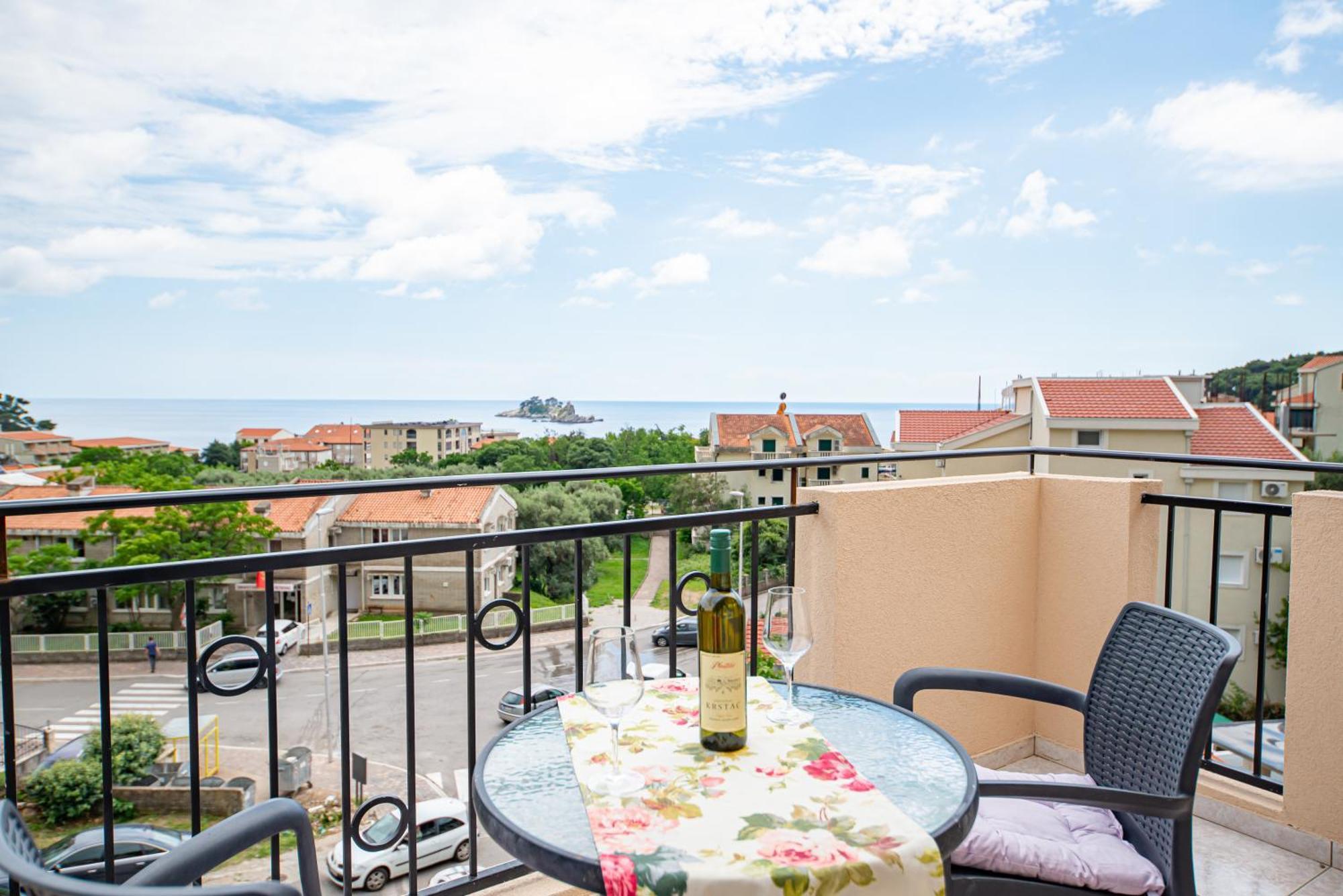 Apartments Vjera Petrovac ภายนอก รูปภาพ