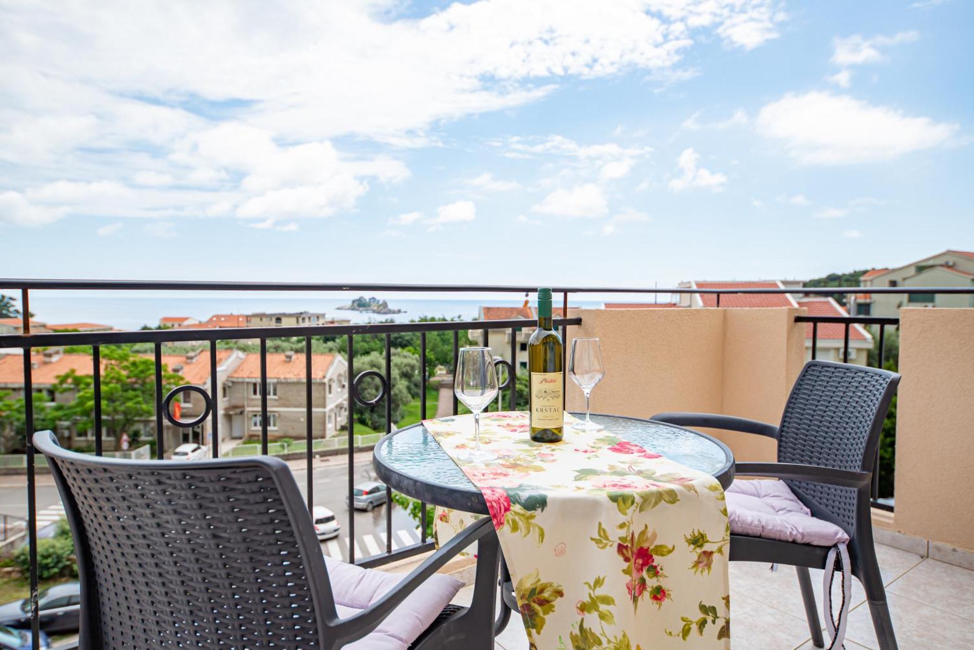Apartments Vjera Petrovac ภายนอก รูปภาพ