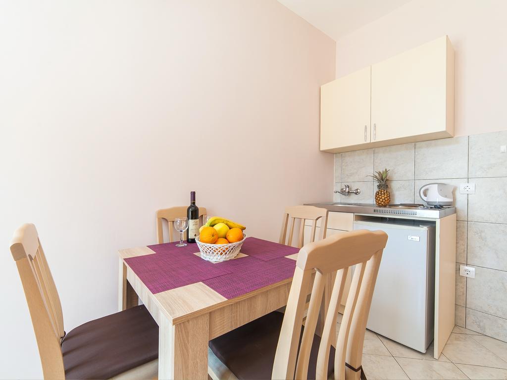 Apartments Vjera Petrovac ภายนอก รูปภาพ
