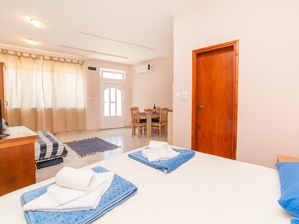 Apartments Vjera Petrovac ภายนอก รูปภาพ
