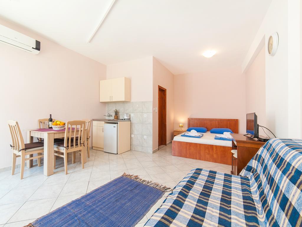 Apartments Vjera Petrovac ภายนอก รูปภาพ