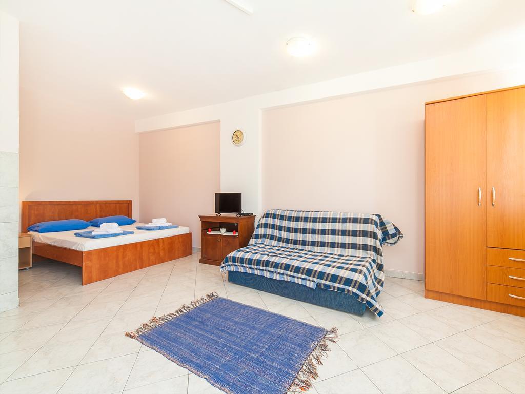 Apartments Vjera Petrovac ภายนอก รูปภาพ