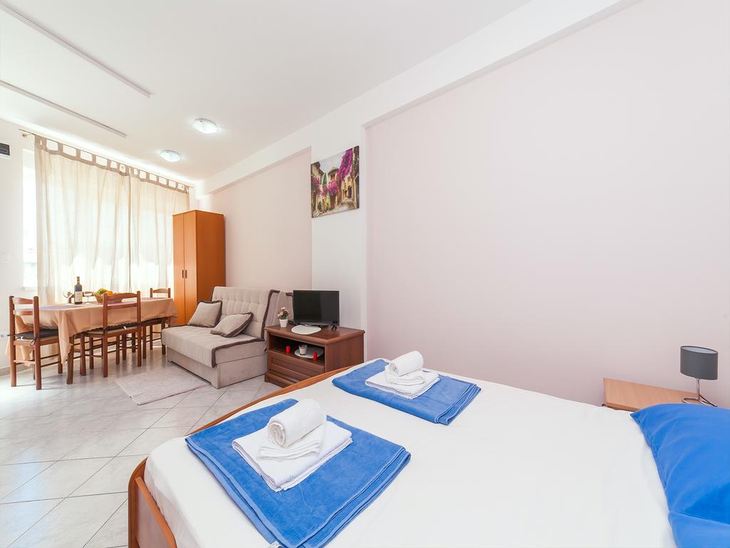 Apartments Vjera Petrovac ภายนอก รูปภาพ