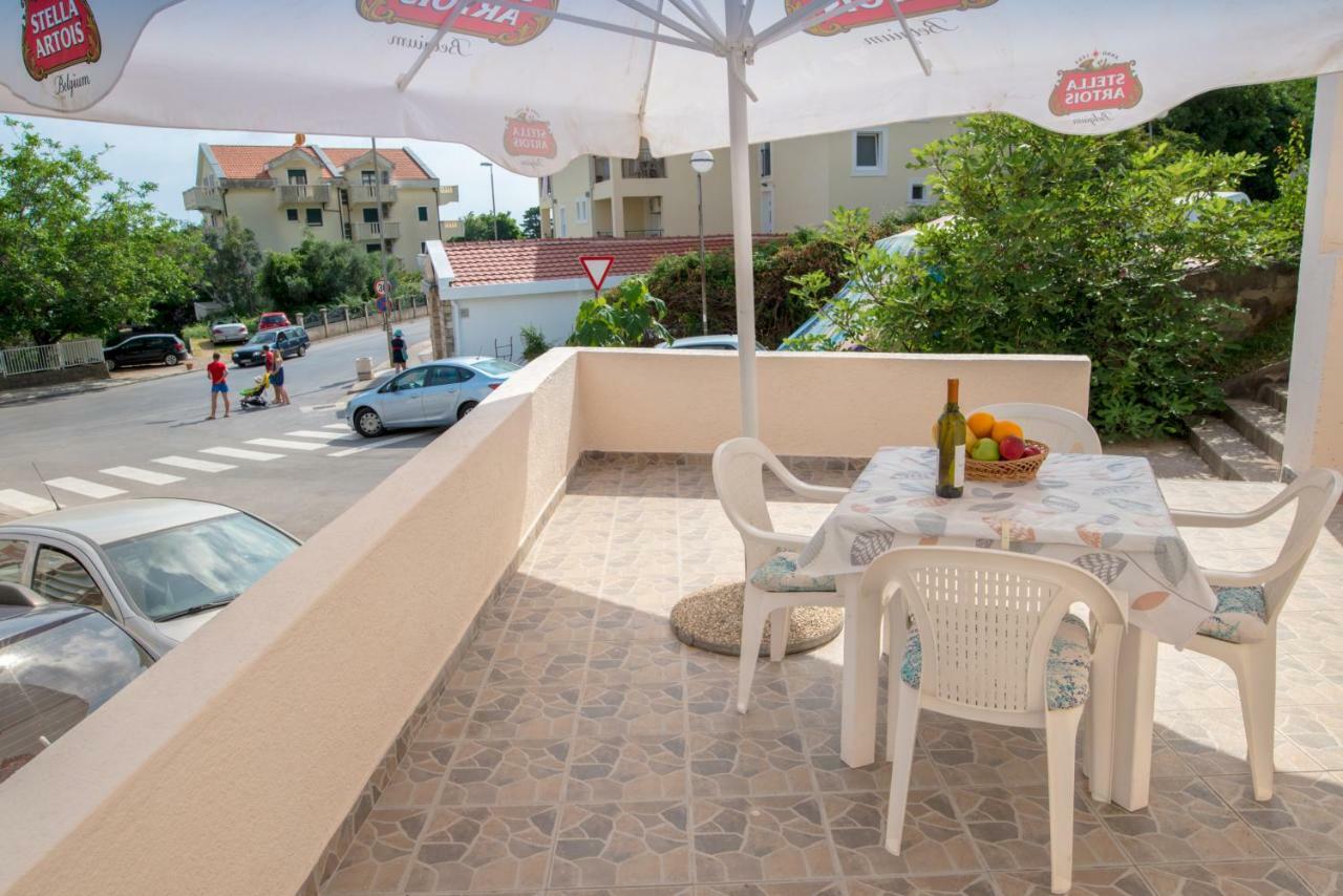 Apartments Vjera Petrovac ภายนอก รูปภาพ
